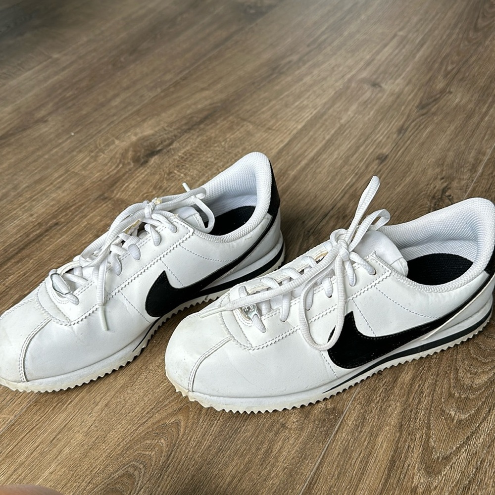 Nike running shoes sneakers